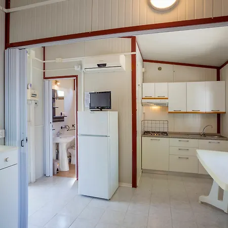 Centro Vacanze Camping Summerland فندق