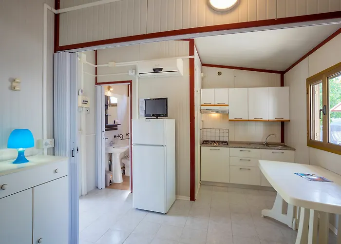 Centro Vacanze Camping Summerland Hotel